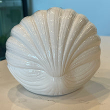 Cargar imagen en el visor de la galería, Blue Clam Shell - Axolotl Hide