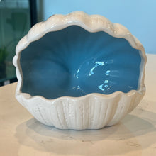 Cargar imagen en el visor de la galería, Blue Clam Shell - Axolotl Hide