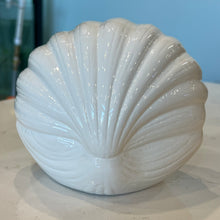 Cargar imagen en el visor de la galería, Purple Clam Shell - Axolotl Hide