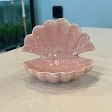 Cargar imagen en el visor de la galería, Iridescent Clam Shell - Decor