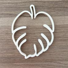 Cargar imagen en el visor de la galería, Monstera Portal Feeding Ring