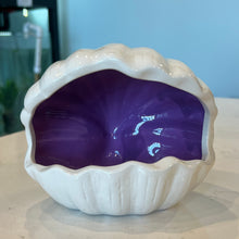 Cargar imagen en el visor de la galería, Purple Clam Shell - Axolotl Hide
