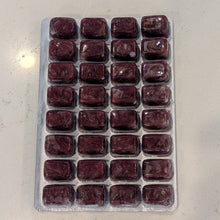Cargar imagen en el visor de la galería, Hikari USA Jumbo Bloodworm Frozen Fish Food
