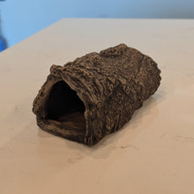 Cargar imagen en el visor de la galería, aquavitro Ceramic Hides Aquatic Ornament L3

