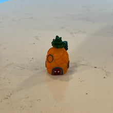 Cargar imagen en el visor de la galería, Spongebob's Pineapple | Mini
