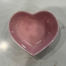Cargar imagen en el visor de la galería, Heart Shaped Ceramic Feeding Dish
