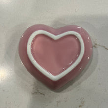 Cargar imagen en el visor de la galería, Heart Shaped Ceramic Feeding Dish
