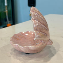Cargar imagen en el visor de la galería, Iridescent Clam Shell - Decor
